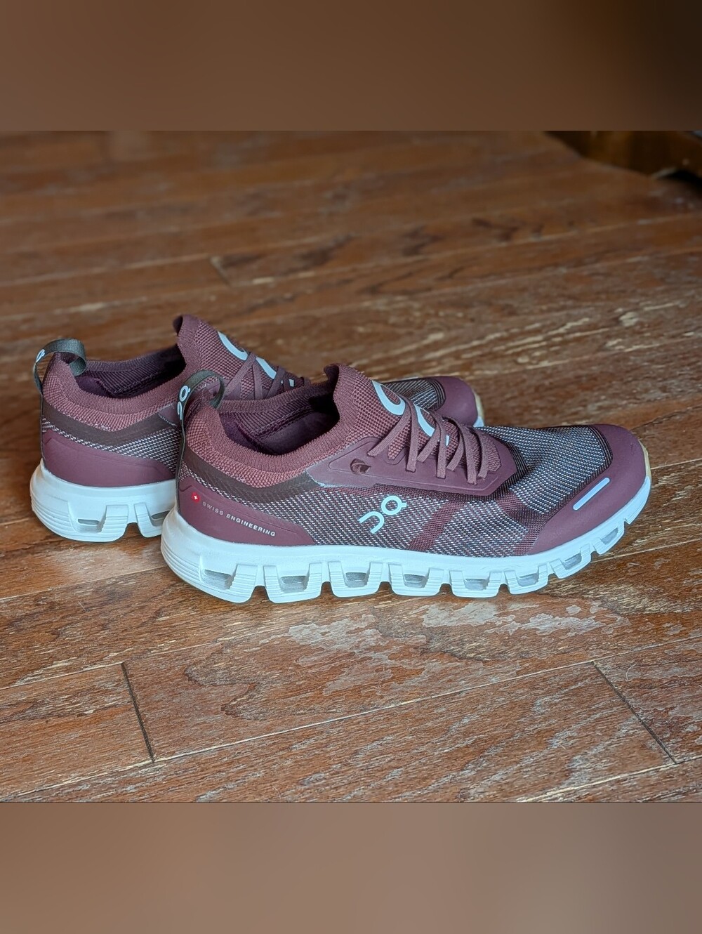 On Cloud Versa Women's Mulberry Sz 8
